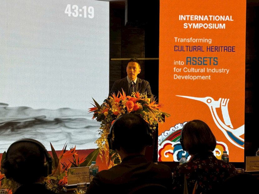 GS Hướng Dũng đóng góp tham luận