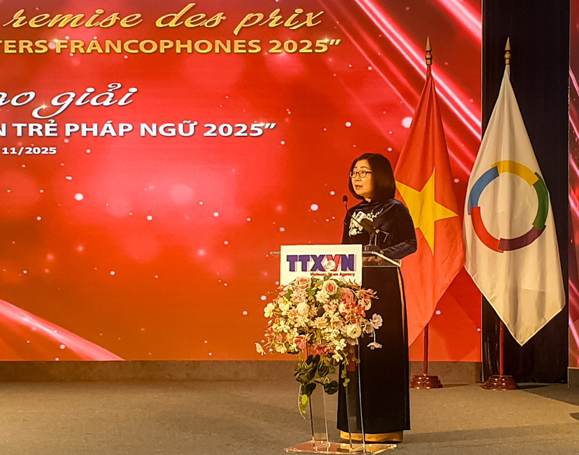 Phó Tổng Giám đốc TTXVN Đoàn Thị Tuyết Nhung phát biểu tại lễ trao giải.