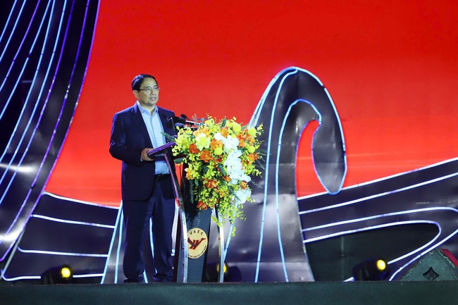 Thủ tướng Phạm Minh Chính biểu dương vai trò của đội ngũ nghệ nhân, người có uy tín trong cộng đồng và đồng bào các dân tộc. Thủ tướng Phạm Minh Chính biểu dương vai trò của đội ngũ nghệ nhân, người có uy tín trong cộng đồng và đồng bào các dân tộc.