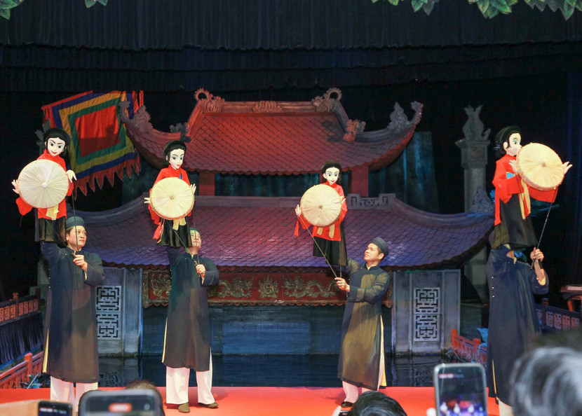 Biểu diễn rối cạn.