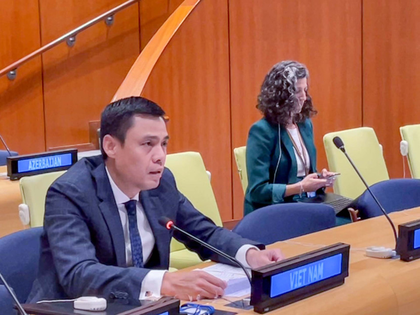 Đại sứ Đặng Hoàng Giang phát biểu tại phiên họp Đại sứ Đặng Hoàng Giang phát biểu tại phiên họp