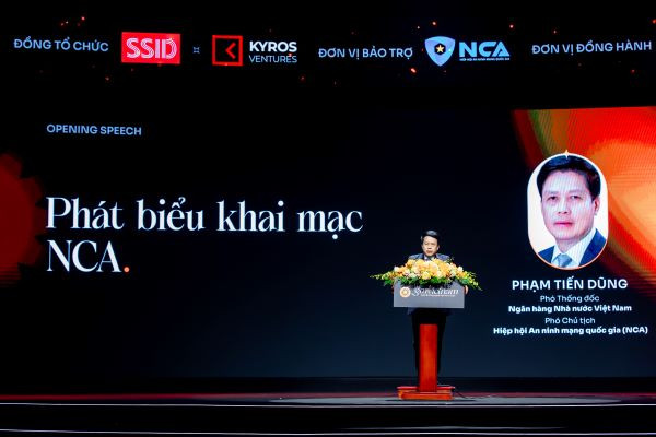 Ông Phạm Tiến Dũng- Phó Thống đốc Ngân hàng Nhà nước, Phó Chủ tịch Hiệp hội An ninh mạng quốc gia phát biểu khai mạc tại sự kiện