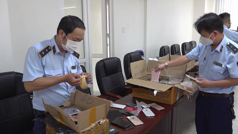 Lô iPhone cũ vô chủ bị lực lượng chức năng tạm giữ