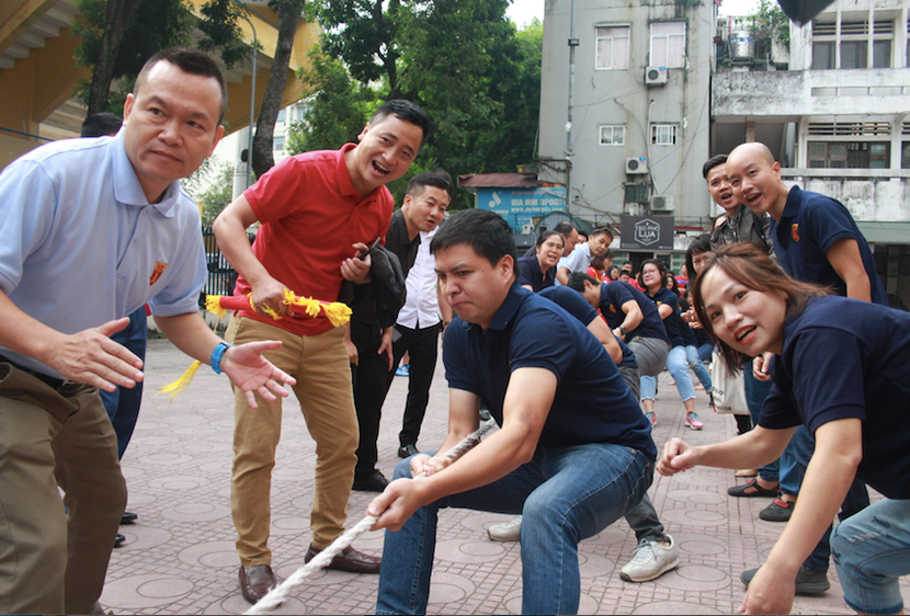 Khán giả, cổ động viên nhiệt tình "tiếp lửa" cho các VĐV. Khán giả, cổ động viên nhiệt tình "tiếp lửa" cho các VĐV.