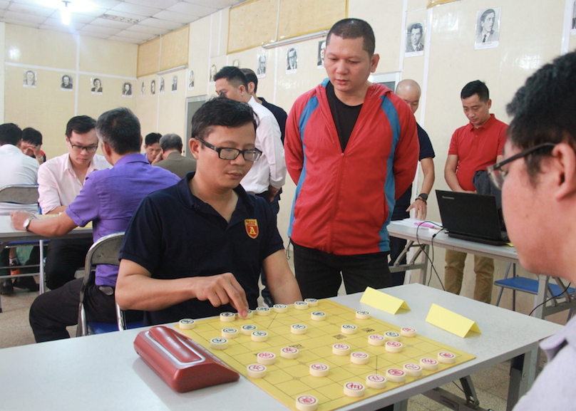 VĐV Hoàng Trọng Ngãi (Báo An ninh Thủ đô) - đương kim vô địch - thi đấu vòng loại môn cờ tướng. VĐV Hoàng Trọng Ngãi (Báo An ninh Thủ đô) - đương kim vô địch - thi đấu vòng loại môn cờ tướng.