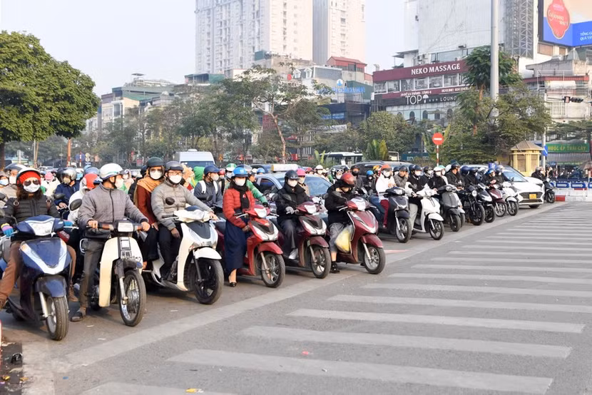 Người dân nghiêm túc chấp hành luật lệ giao thông... Người dân nghiêm túc chấp hành luật lệ giao thông...