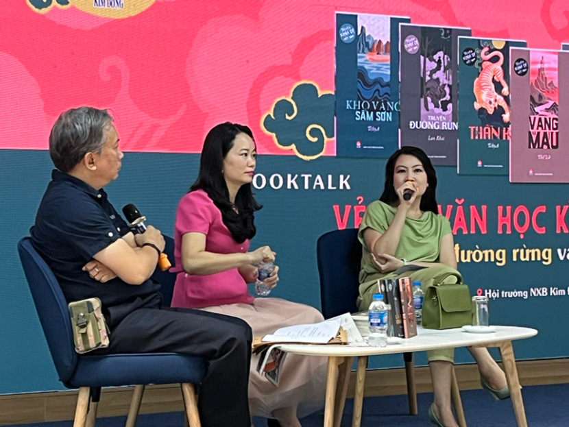 Từ trái qua phải: Nhà báo Yên Ba, TS Nguyễn Thị Năm Hoàng, nhà văn Di Li.