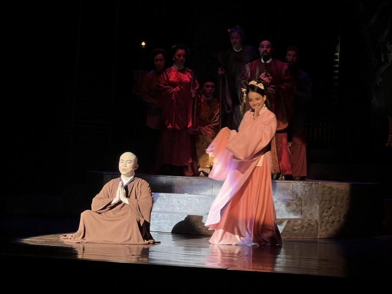 Tác phẩm thành công trong lý giải cái không thực để làm sáng đẹp hơn cho nhân vật. Tác phẩm thành công trong lý giải cái không thực để làm sáng đẹp hơn cho nhân vật.