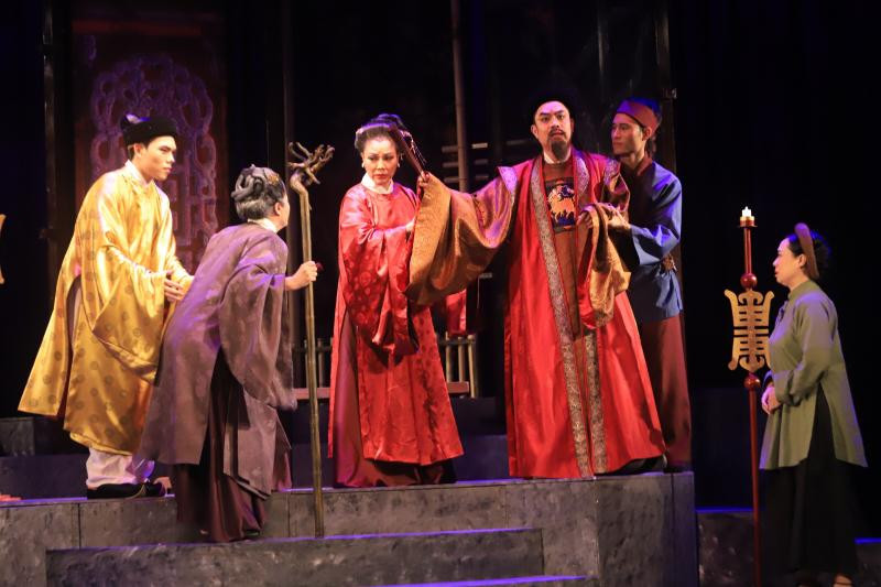 Gia đình phú hộ Hồng Kỳ ở hương Diên Uẩn Gia đình phú hộ Hồng Kỳ ở hương Diên Uẩn