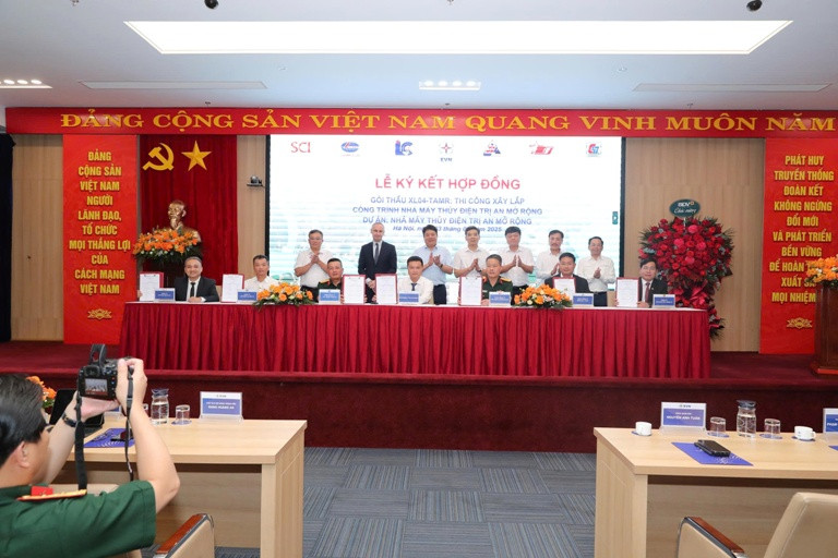 Các đơn vị liên quan ký kết hợp đồng gói thầu thi công dự án nhà máy thủy điện Trị An mở rộng