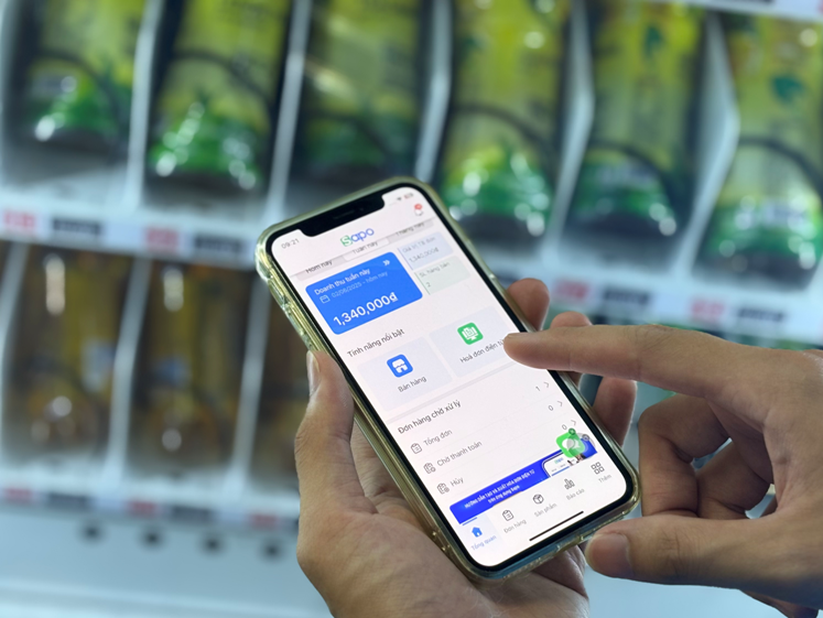 Sapo 6870 hỗ trợ khách hàng xuất hóa đơn ngay trên điện thoại