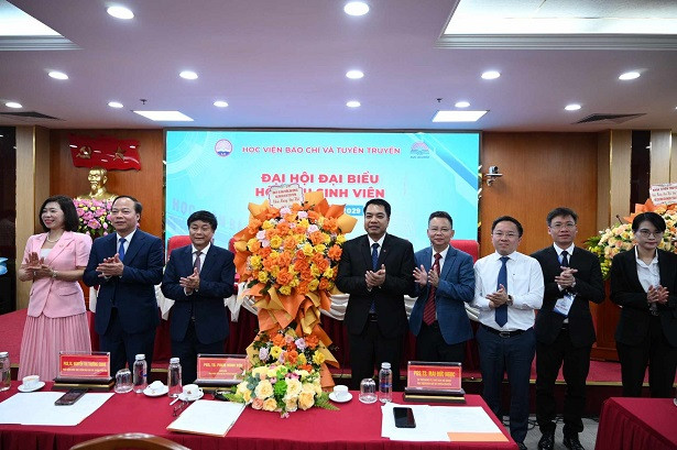 Hội cựu sinh viên nhiệm kỳ 2024-2029 ra mắt Hội cựu sinh viên nhiệm kỳ 2024-2029 ra mắt