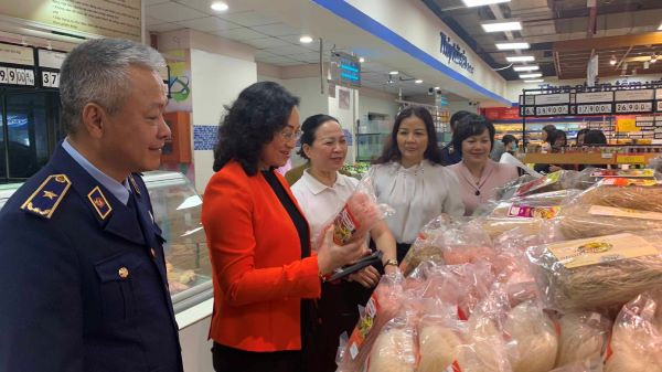 Đoàn kiểm tra của Bộ Công Thương kiểm tra công tác chuẩn bị, kinh doanh hàng Tết tại Hà Nội