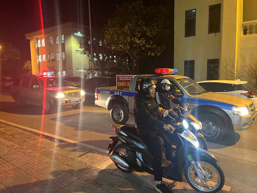 Công an thành phố tuần tra xuyên đêm giao thừa...