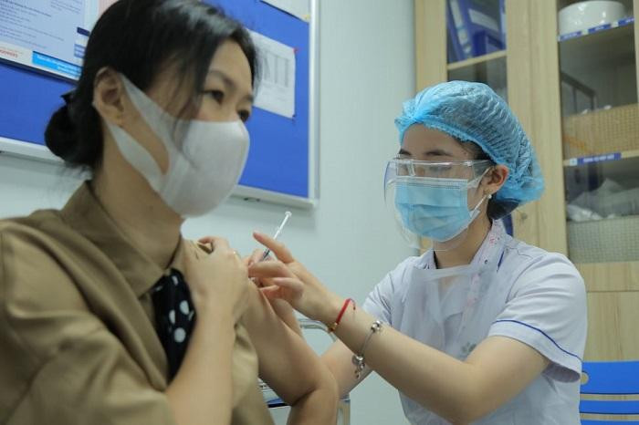 Petrovietnam phối hợp với Bộ Y tế tiêm phòng Covid-19 cho người lao động.