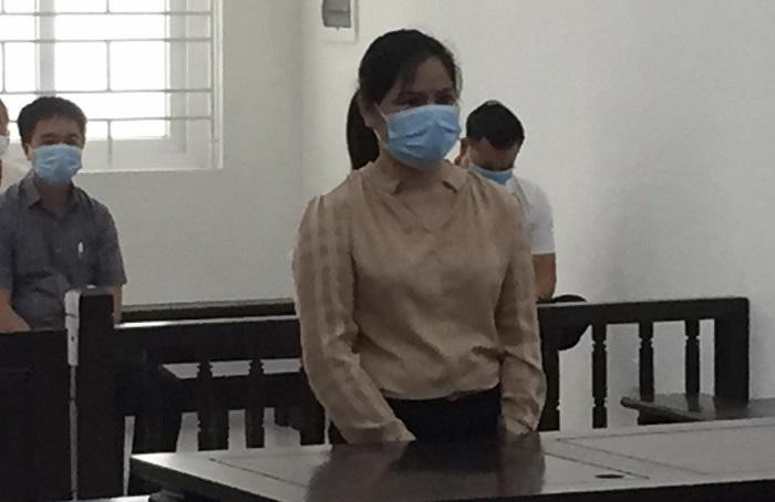 Dương Sơn Ca bị đưa ra xét xử tại phiên tòa.