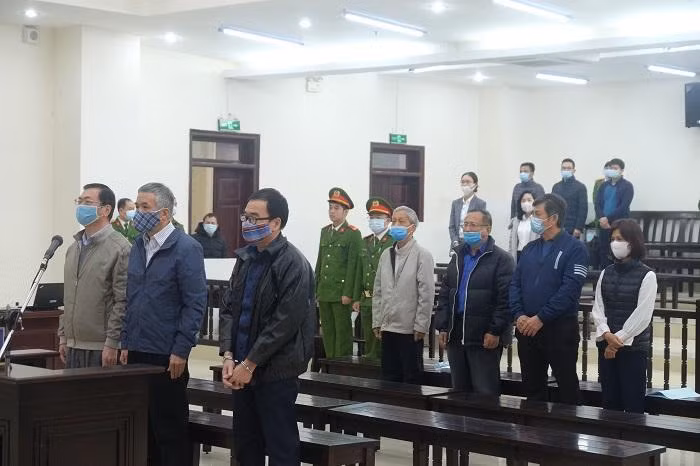 Cựu Bộ trưởng Vũ Huy Hoàng và các bị cáo liên quan tại phiên tòa.