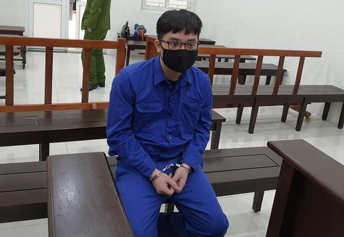 Vũ Hoàng Anh bị đưa ra tòa xét xử.