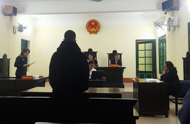 Nguyễn Trí Đức bị đưa ra xét xử tại phiên tòa.