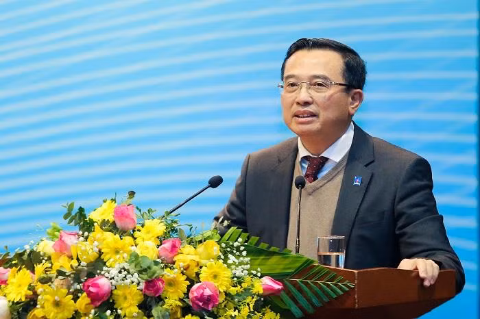 Chủ tịch HĐTV Tập đoàn Dầu khí Quốc gia Việt Nam Hoàng Quốc Vượng tiếp thu ý kiến của Thủ tướng Chính phủ và các đại biểu tham dự hội nghị.