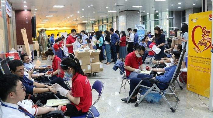 Cán bộ nhân viên, đoàn viên thanh niên các cơ sở đoàn trực thuộc PVcomBank tham gia hiến máu nhân đạo Cán bộ nhân viên, đoàn viên thanh niên các cơ sở đoàn trực thuộc PVcomBank tham gia hiến máu nhân đạo