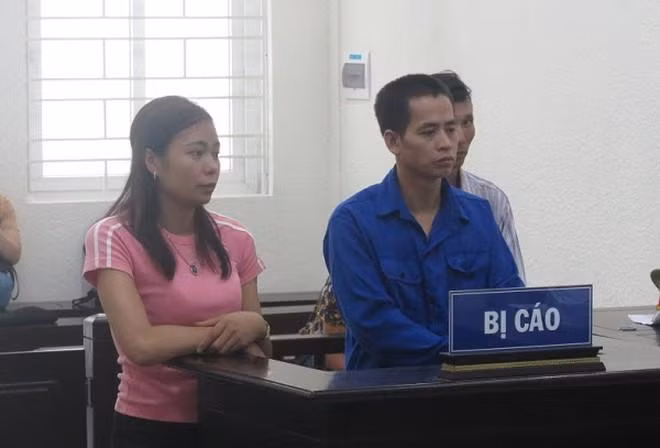 Vợ chồng Nguyễn Thị Thúy Nga tại phiên tòa hồi cuối tháng 6-2020.