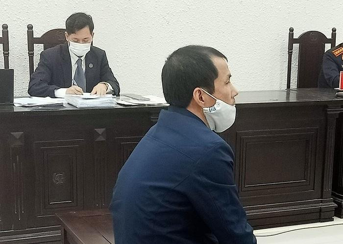 Bị cáo Nguyễn Nguyên Cường bị đưa ra tòa xét xử.