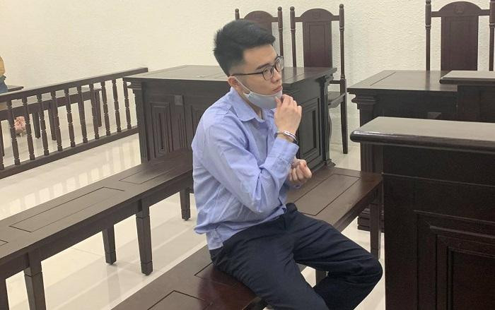 Nguyễn Hiểu Phong bị đưa ra xét xử tại phiên tòa.