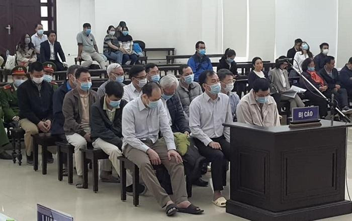 Nhóm cựu lãnh đạo, cán bộ GPBank bị đưa ra xét xử tại phiên tòa. Nhóm cựu lãnh đạo, cán bộ GPBank bị đưa ra xét xử tại phiên tòa.