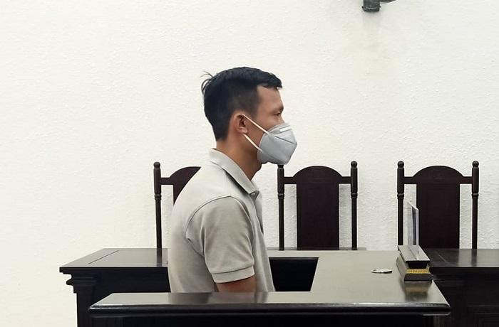 Trần Đình Quang bị đưa ra xét xử tại phiên tòa. Trần Đình Quang bị đưa ra xét xử tại phiên tòa.