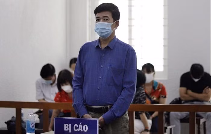 Cựu Kiểm sát viên Đỗ Văn Khoa bị đưa ra xét xử tại phiên tòa.