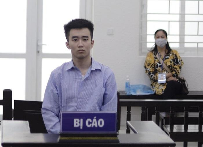 Nguyễn Hoài Nam bị đưa ra xét xử tại phiên tòa.