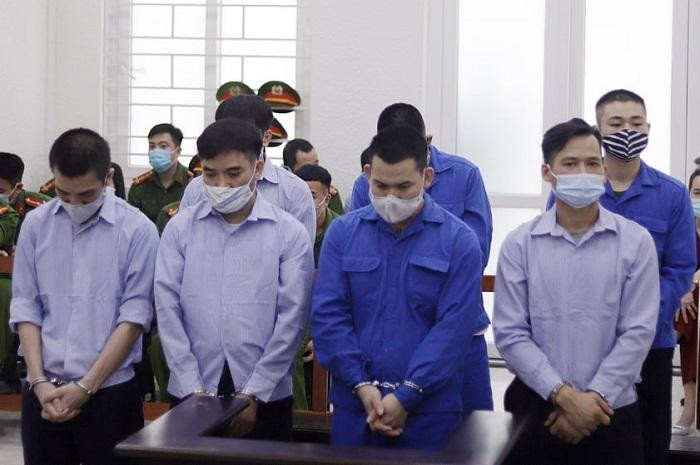 Ổ nhóm đòi nợ thuê, trong đó có "giang hồ" Quang Rambo bị đưa ra xét xử.