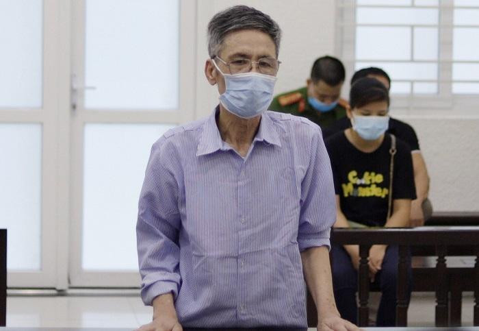 Trần Văn Tròn bị đưa ra xét xử tại phiên tòa.