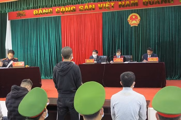 Phiên tòa xét xử lưu động đối với Nguyễn Văn Tùng.