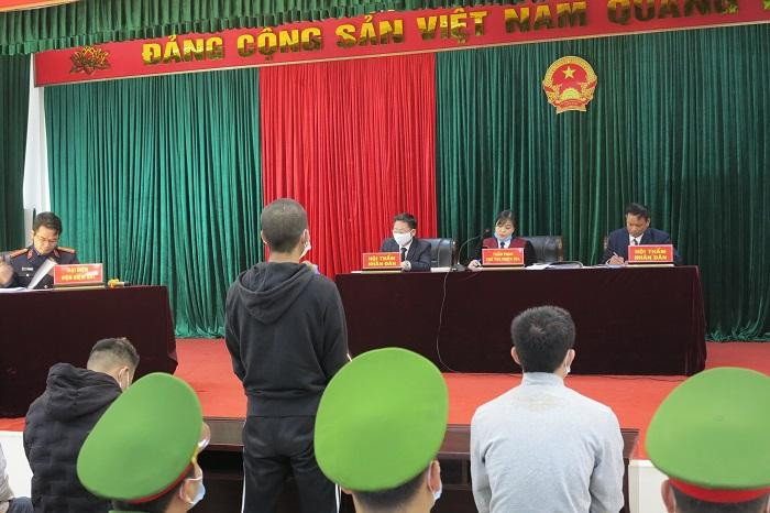 Phiên tòa xét xử lưu động đối với Nguyễn Văn Tùng.