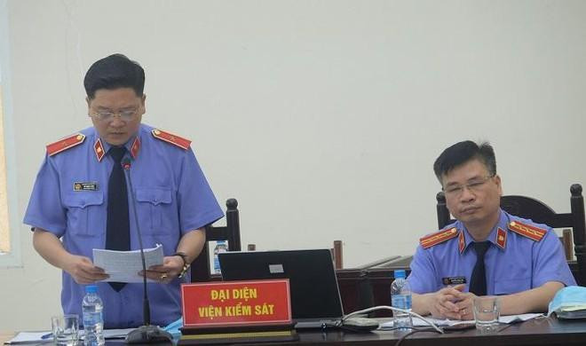 Đại diện Viện KSND TP Hà Nội tại phiên tòa sơ thẩm xét xử vụ án buôn lậu, xảy ra tại Công ty Nhật Cường. Đại diện Viện KSND TP Hà Nội tại phiên tòa sơ thẩm xét xử vụ án buôn lậu, xảy ra tại Công ty Nhật Cường.