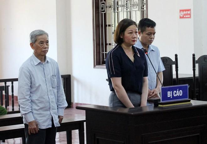 Nguyễn Thị Bình cùng đồng phạm tại phiên tòa sơ thẩm.