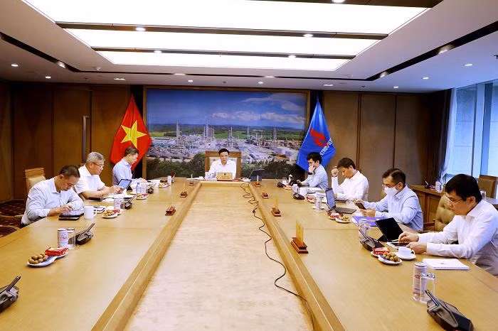 TGĐ Petrovietnam Lê Mạnh Hùng phát biểu tại cuộc họp. TGĐ Petrovietnam Lê Mạnh Hùng phát biểu tại cuộc họp.