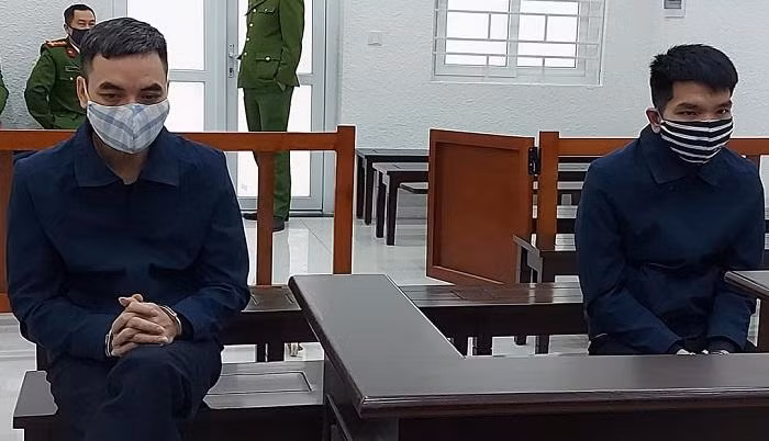 Bộ đôi chiếm đoạt hàng loạt ô tô bị đưa ra xét xử tại phiên tòa.