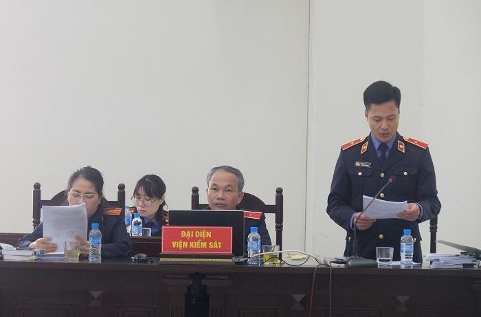 Đại diện Viện kiểm sát thực hành quyền công tố tại phiên tòa. Đại diện Viện kiểm sát thực hành quyền công tố tại phiên tòa.