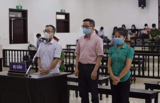 Các bị cáo trong vụ án tại phiên tòa phúc thẩm.