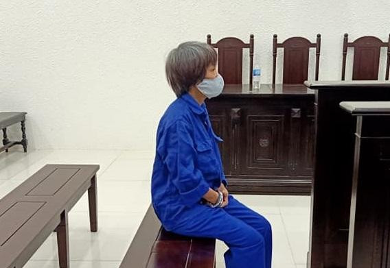 Nguyễn Kim Anh bị đưa ra xét xử tại phiên tòa. Nguyễn Kim Anh bị đưa ra xét xử tại phiên tòa.