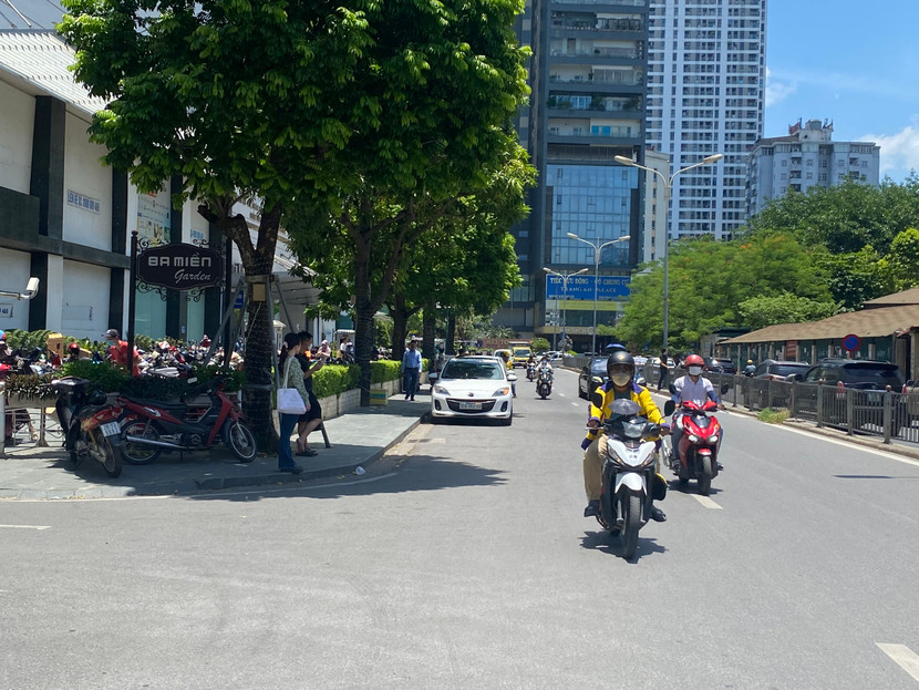 Rất cần người dân tự nâng cao ý thức chấp hành, có như vậy việc giải quyết và duy trì TTĐT trên tuyến phố văn minh Vũ Trọng Phụng mới được đảm bảo bền vững Rất cần người dân tự nâng cao ý thức chấp hành, có như vậy việc giải quyết và duy trì TTĐT trên tuyến phố văn minh Vũ Trọng Phụng mới được đảm bảo bền vững