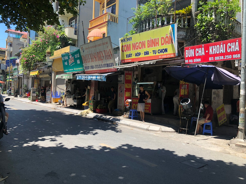 Toàn bộ bục bệ, mái che, mái vẩy đã được tháo dỡ Toàn bộ bục bệ, mái che, mái vẩy đã được tháo dỡ