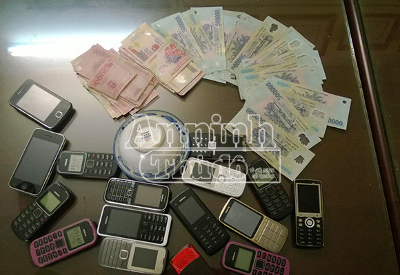 Bắt gọn "ổ" cờ bạc trong căn nhà hoang ảnh 2