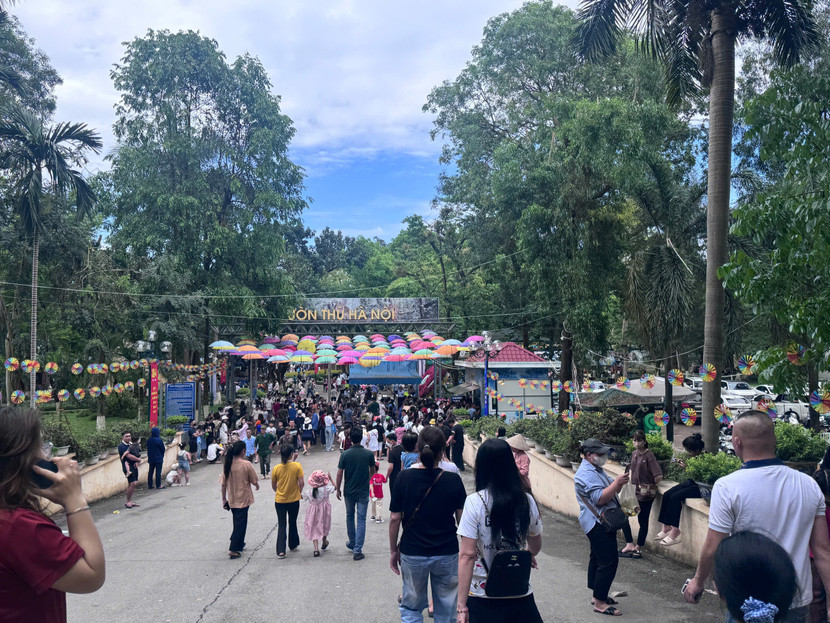 Công viên Thủ Lệ thu hút đông đảo người dân dịp nghỉ lễ Công viên Thủ Lệ thu hút đông đảo người dân dịp nghỉ lễ