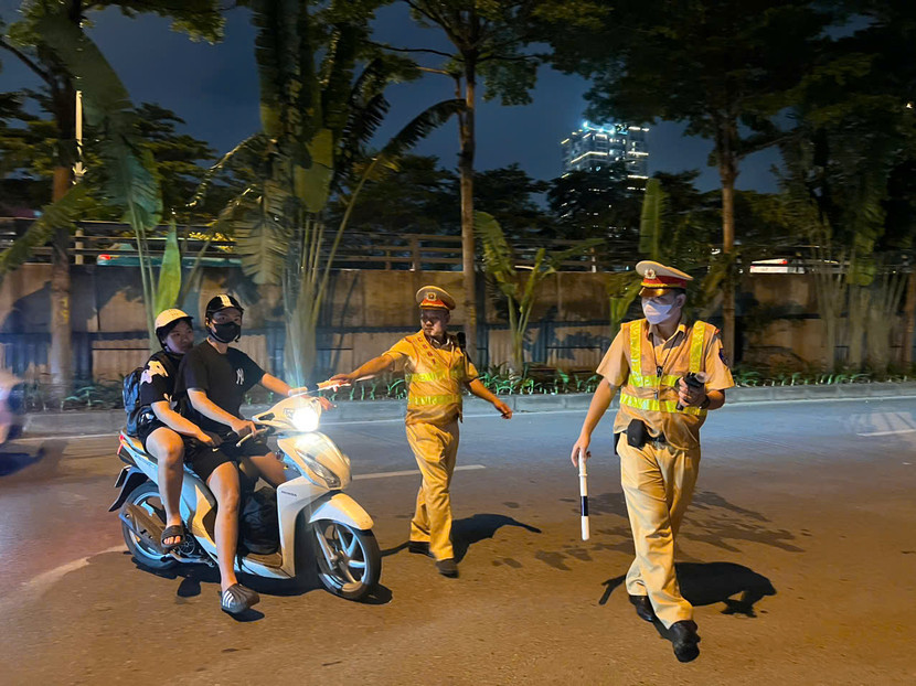 Hơn 700 trường hợp được phát hiện vi phạm nồng độ cồn... Hơn 700 trường hợp được phát hiện vi phạm nồng độ cồn...