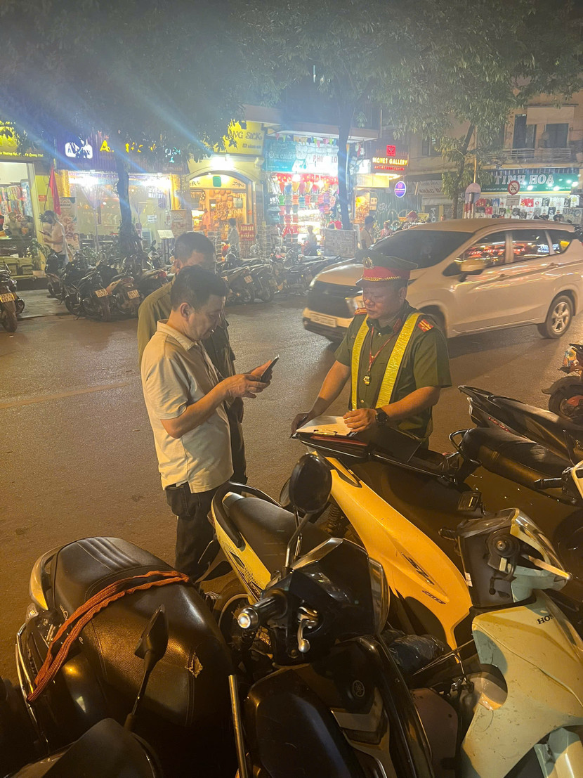 Kiên quyết lập biên bản xử lý các bãi xe vi phạm Kiên quyết lập biên bản xử lý các bãi xe vi phạm