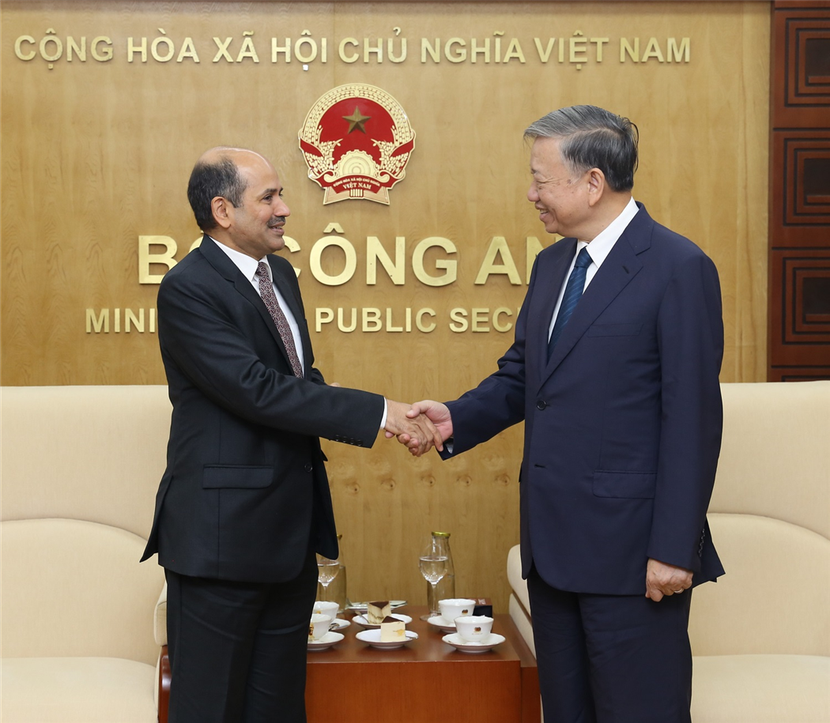 Đại tướng Tô Lâm, Ủy viên Bộ Chính trị, Bộ trưởng Bộ Công an tiếp Ngài Sandeep Arya, Đại sứ đặc mệnh toàn quyền nước Cộng hòa Ấn Độ tại Việt Nam Đại tướng Tô Lâm, Ủy viên Bộ Chính trị, Bộ trưởng Bộ Công an tiếp Ngài Sandeep Arya, Đại sứ đặc mệnh toàn quyền nước Cộng hòa Ấn Độ tại Việt Nam